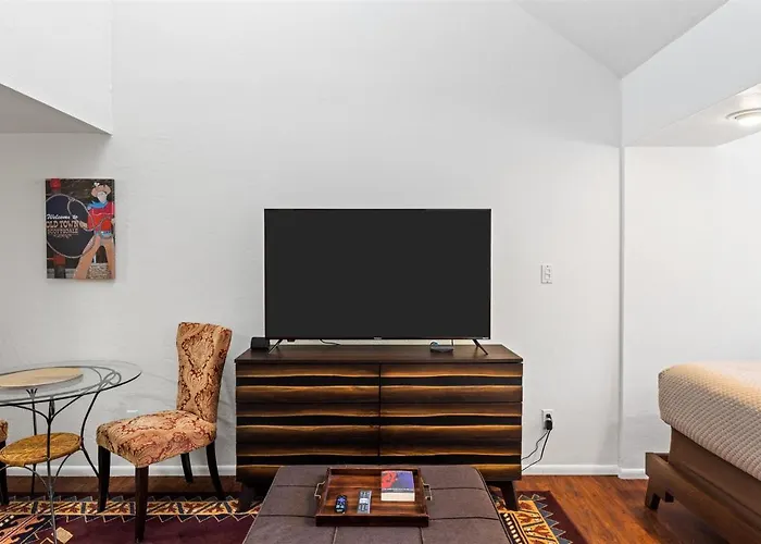 Nightlife & Shop Old Town - Unit Apartment Scottsdale